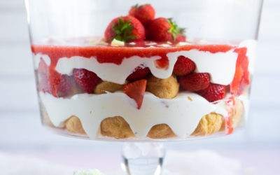 Windbeutel Dessert mit Erdbeeren